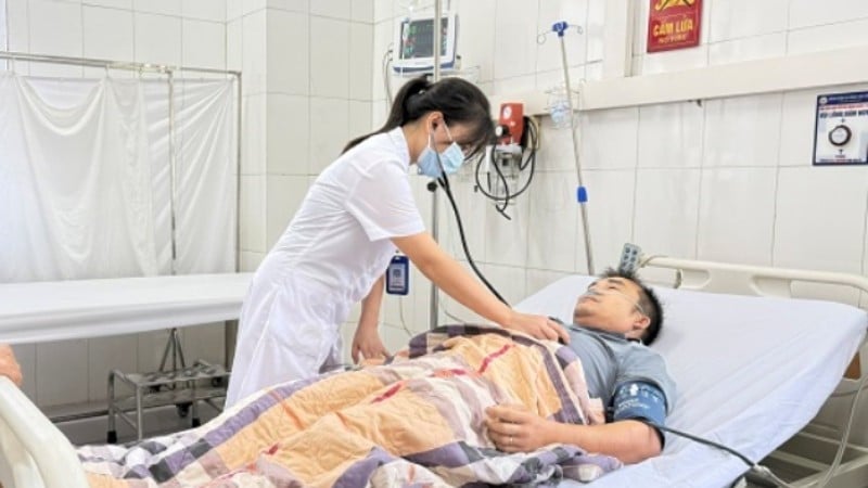 Das Gesundheitsministerium von Hanoi verlangt, dass Einheiten bereitstehen, um Opfer von Regen und Stürmen aufzunehmen und ihnen Notfallversorgung zu leisten.