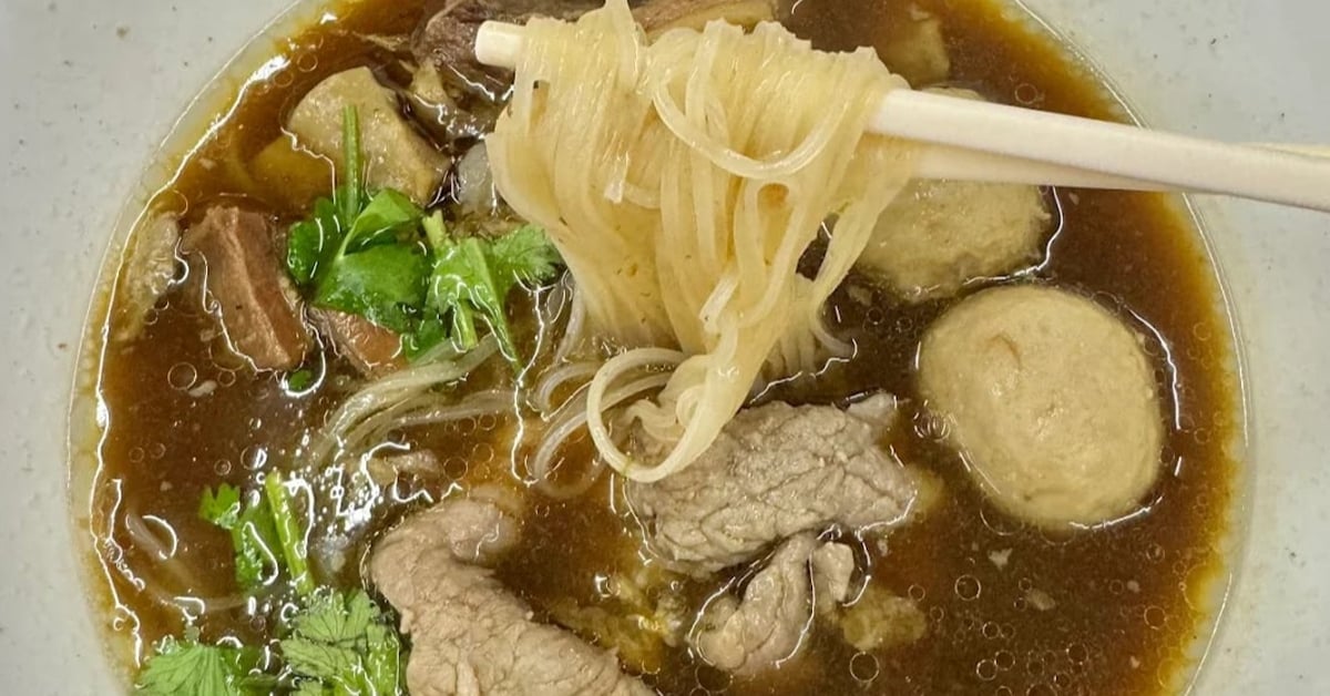Quán mì bò Thái Lan gần 50 năm không thay nồi nước dùng