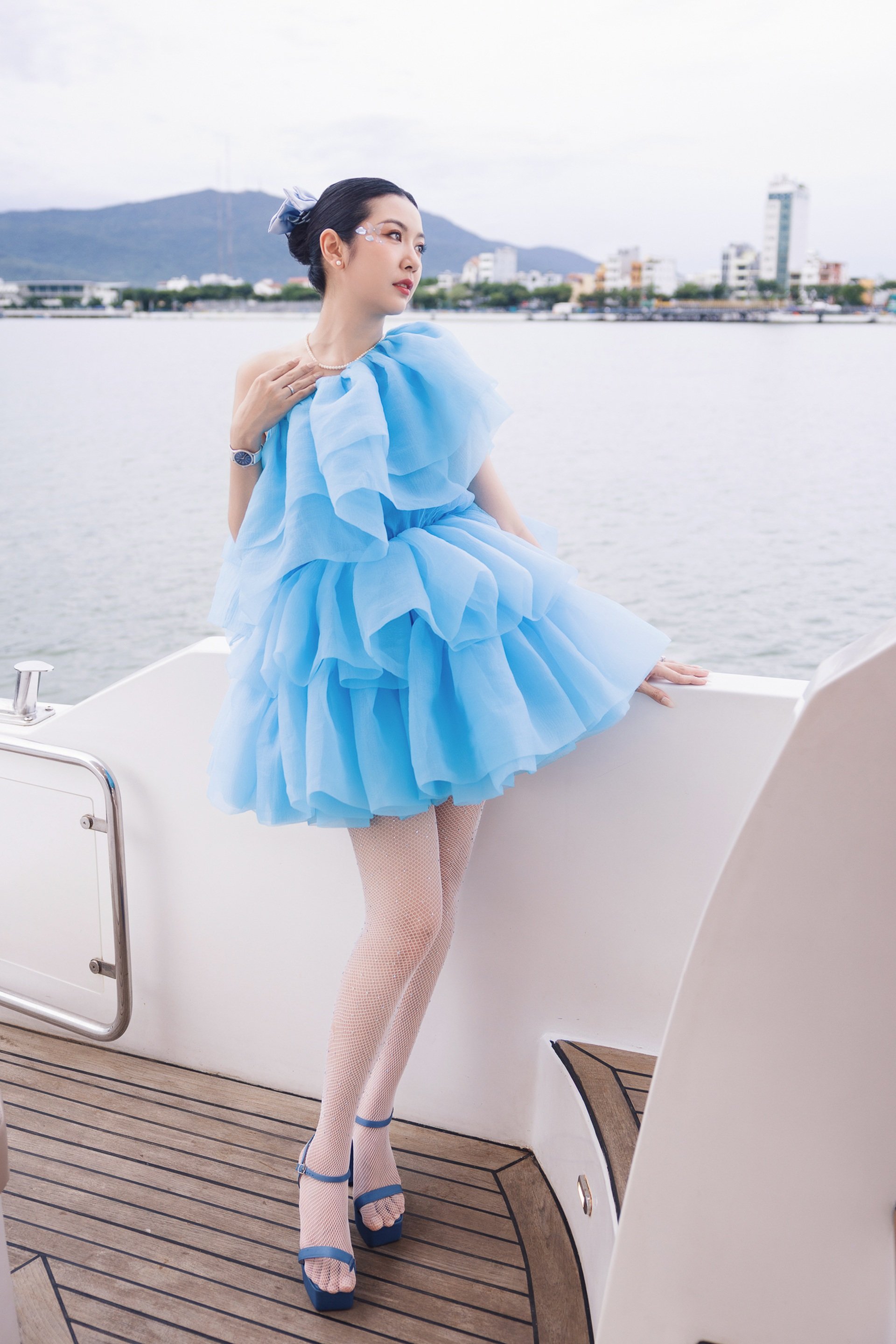 Thanh Lam và chồng bác sĩ sánh đôi dự show thời trang bên bờ sông Hàn - 17