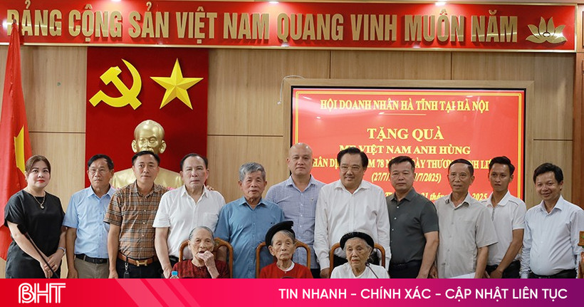 សមាគមធុរកិច្ច Ha Tinh ជូនអំណោយគោរពវិញ្ញាណក្ខន្ធមាតាបិតាជាតិវៀតណាម