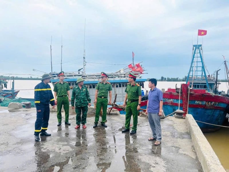 Công an tỉnh Thanh Hoá tích cực vận động, thuyền bè tránh trú bão số 3 -0
