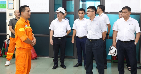 Hai đoàn công tác EVNNPT sẵn sàng ứng trực tại vùng tâm bão số 3