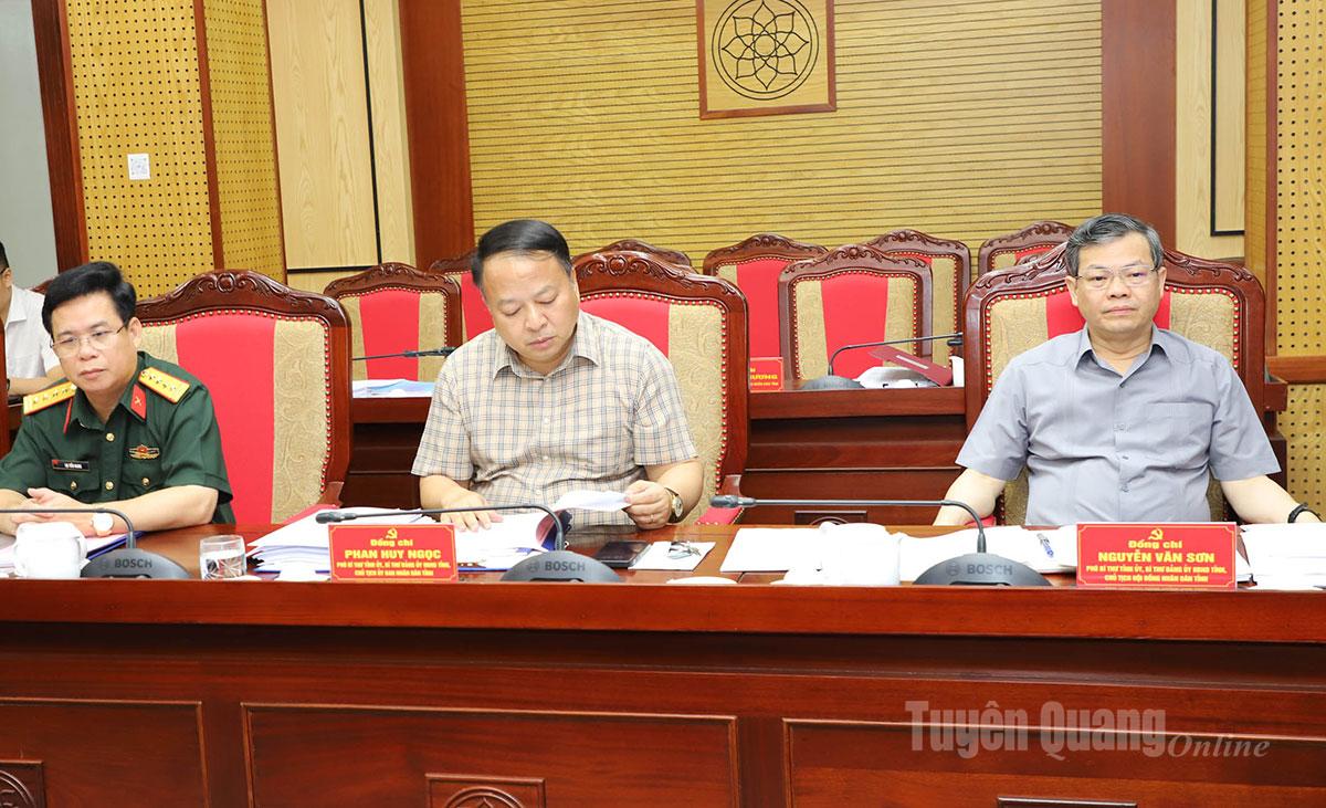 Các đồng chí Thường trực Tỉnh ủy dự phiên họp.