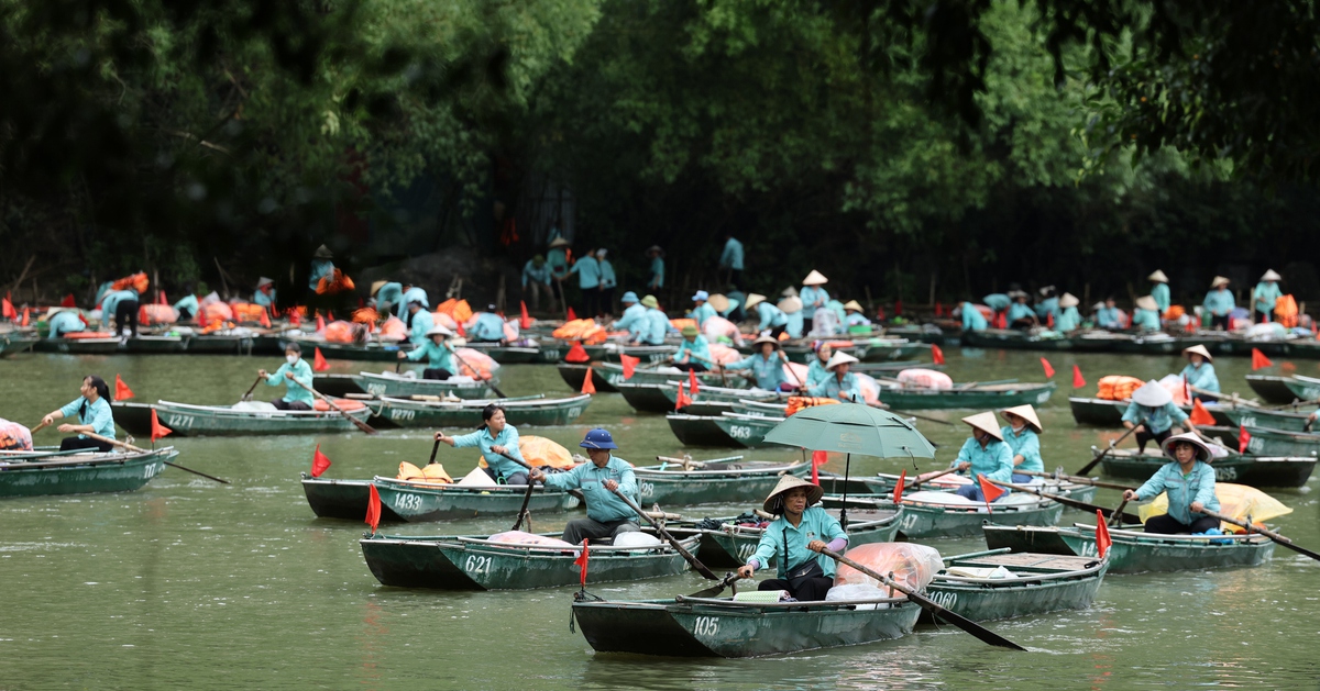 Ninh Binh temporarily stops receiving passengers by train and boat