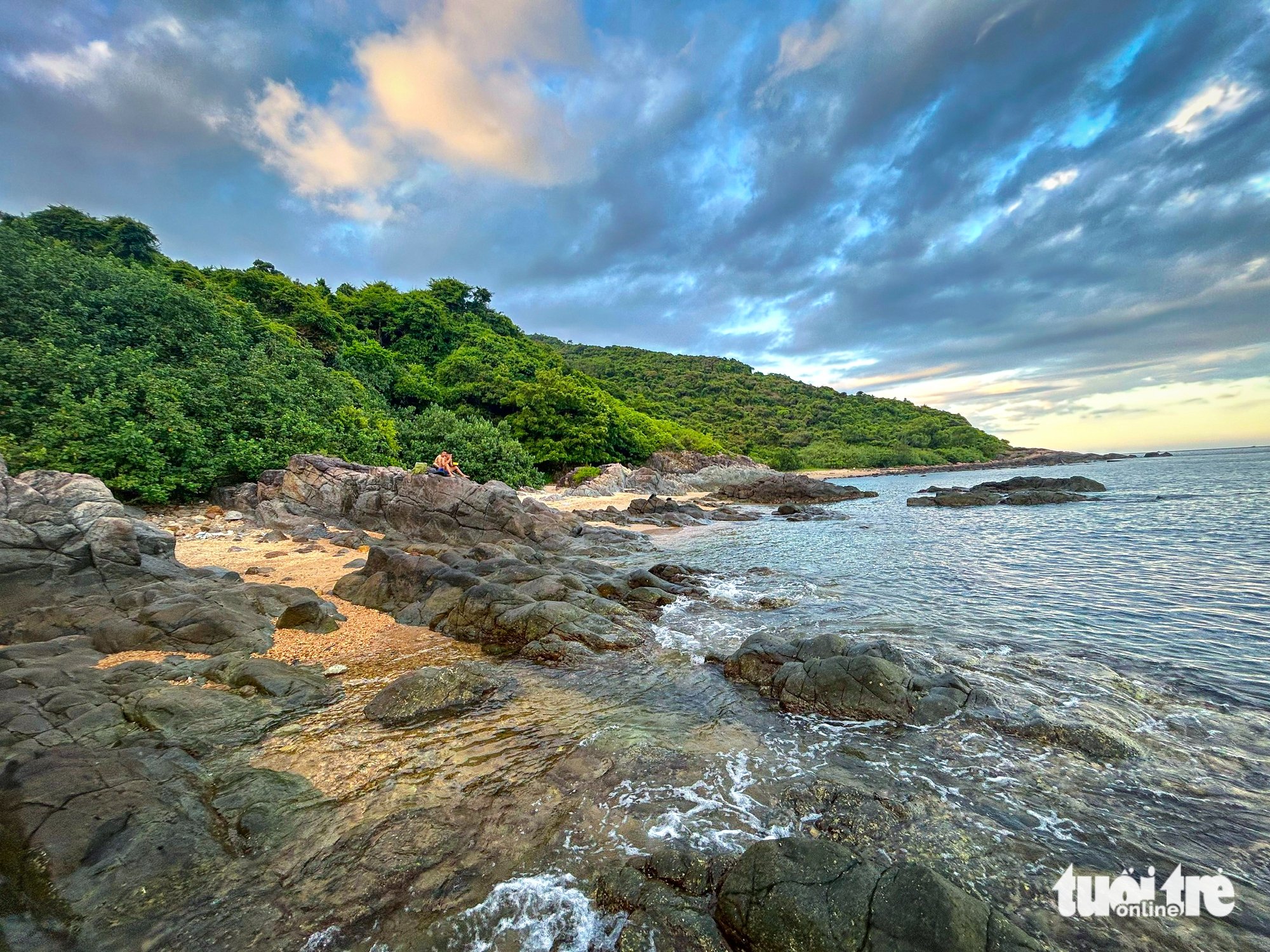 Trek through the jungle to the picturesque beach in Da Nang