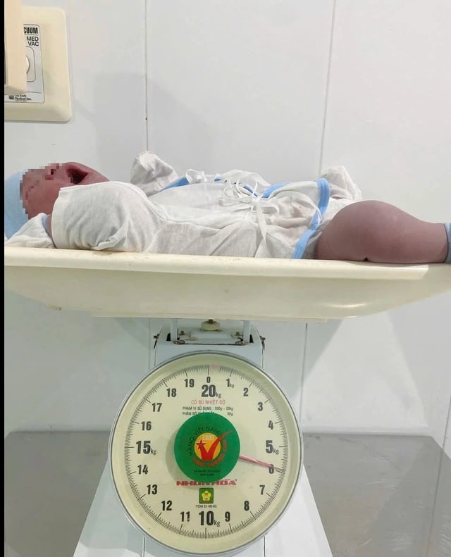 Bé trai nặng gần 6 kg chào đời an toàn tại Cà Mau- Ảnh 1.