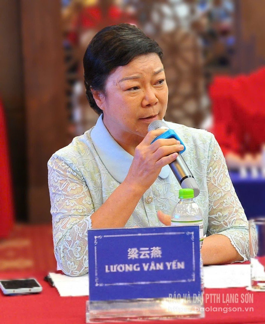 Bà Lương Vân Yến, Giám đốc Công ty Du lịch Quốc tế Hoà Bình (Bằng Tường, Trung Quốc)