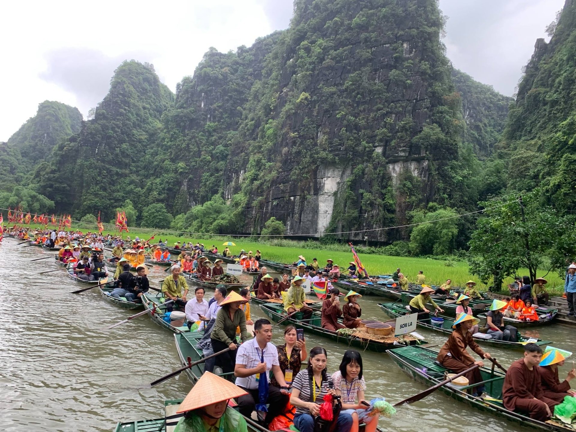 Ninh Bình: Ngừng ngay hoạt động tham quan khi thời tiết xấu - Ảnh 1.