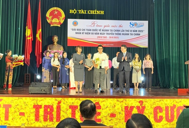 Trao Giải báo chí và khen thưởng công tác tuyên truyền về ngành Tài chính - Ảnh 4.