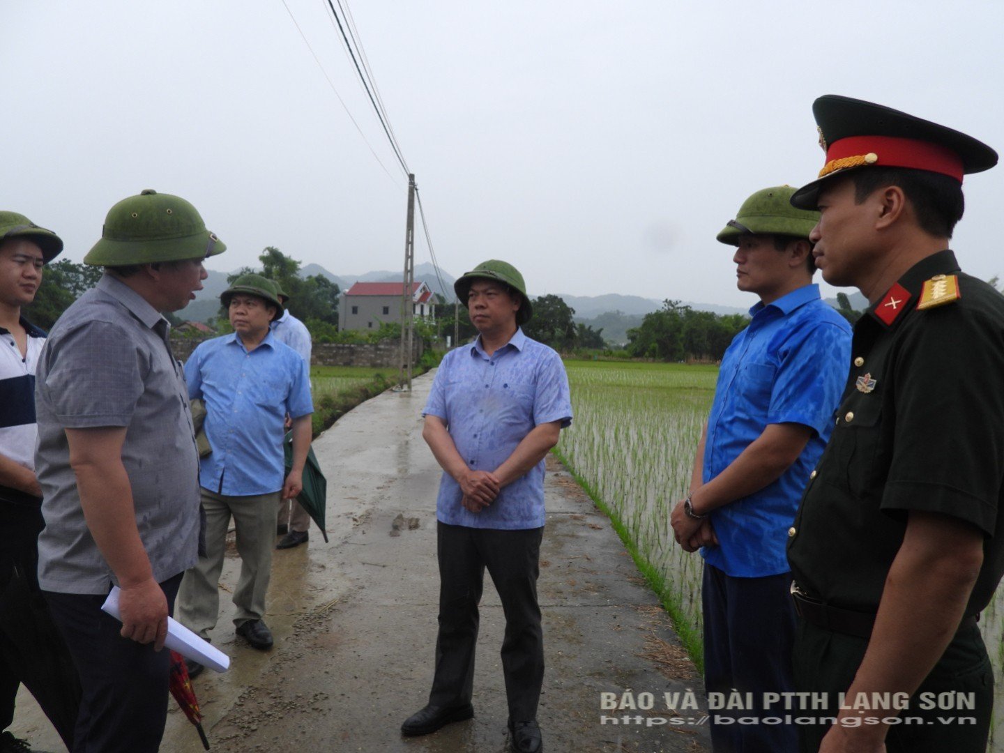 The Vice Chairman of the Provincial People's Committee inspected a frequently flooded area in That Khe commune.