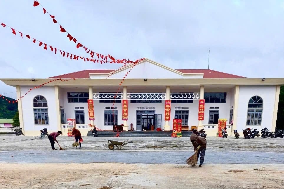 General cleaning and beautification of the communal cultural house grounds