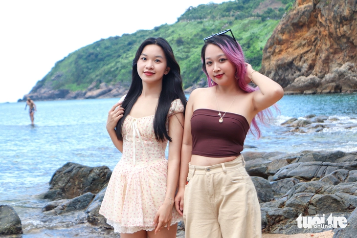 Băng rừng đến với bãi biển đẹp như tranh ở Đà Nẵng - Ảnh 2.