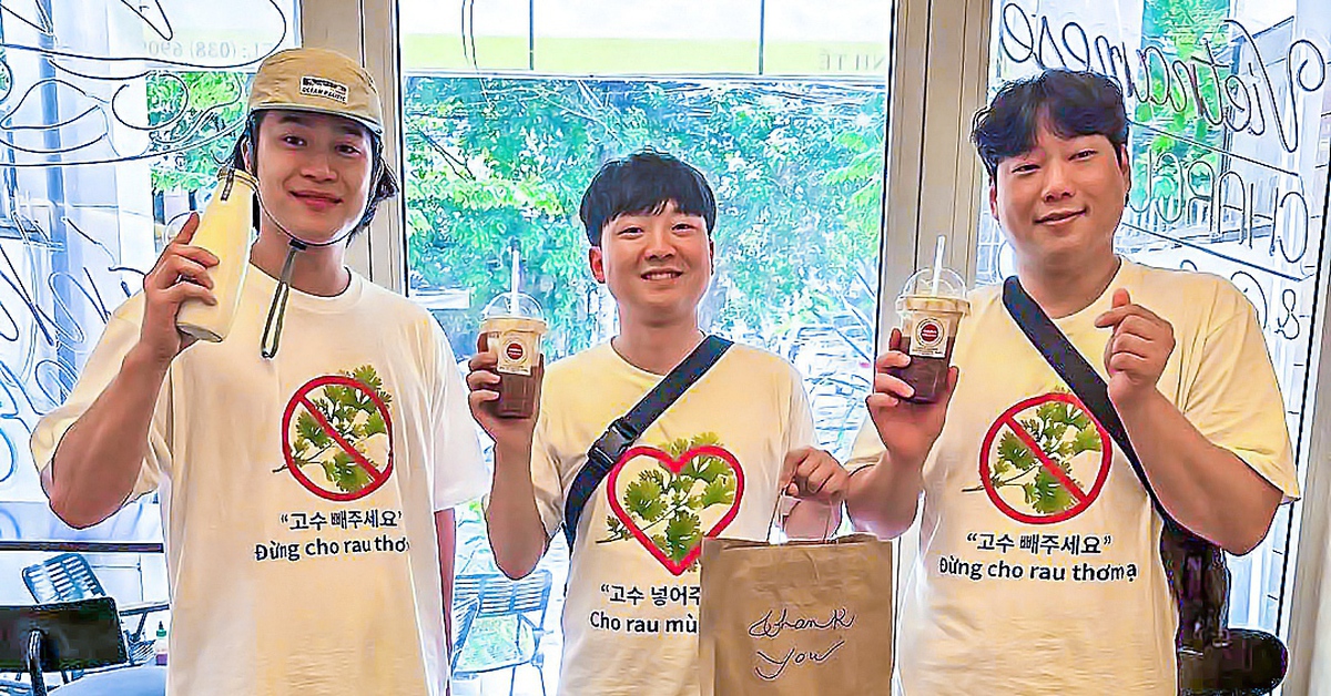 Khách Hàn Quốc mê bánh mì Việt mà ghét rau mùi, mặc áo để 'tuyên ngôn'?