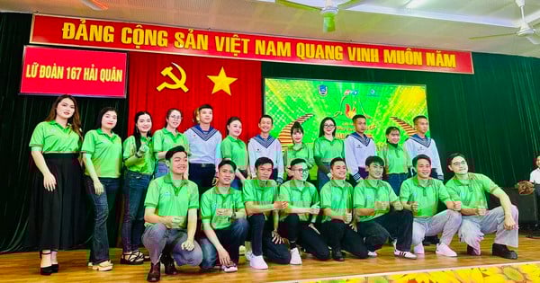 The 20th "Golden Bell of Traditional Music" exchange with naval soldiers of Brigade 167