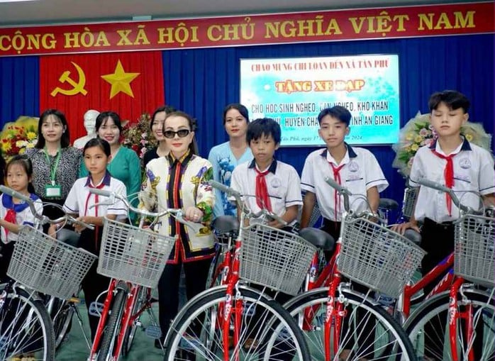 Kim Loan - Người gieo yêu thương và gìn giữ hồn văn hóa Việt - Ảnh 1.