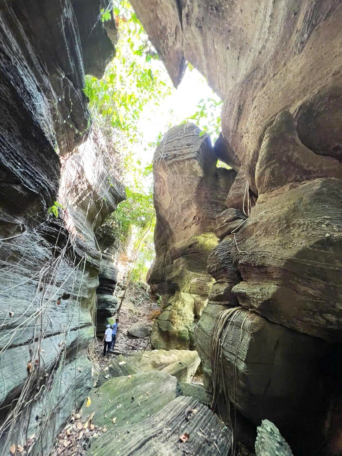 hang đá - Ảnh 2.