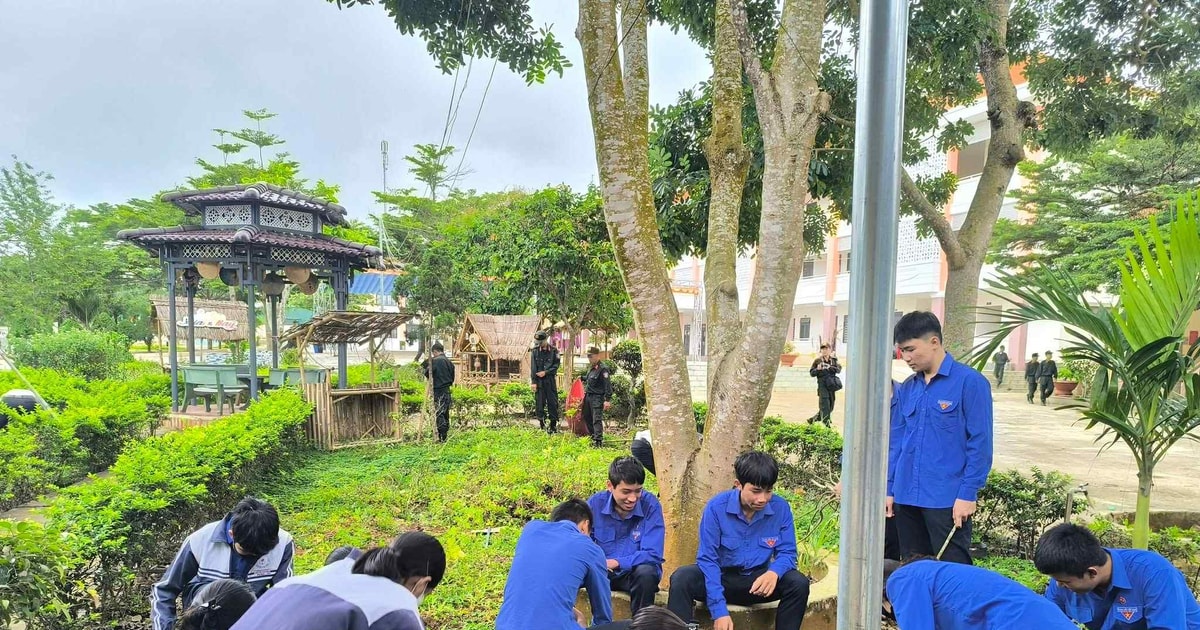 Ninh Gia ra quân tổng vệ sinh, chỉnh trang đô thị chào mừng Đại hội Đảng bộ