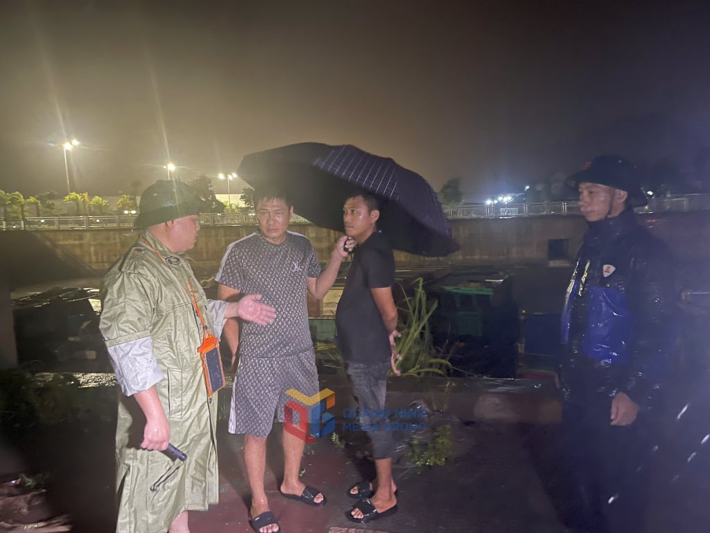 Đối với những người dân chưa có nơi tránh trú bão, lực lượng chức năng đã tuyên truyền và đưa người dân về nới tránh bão an toàn đã được  phường Quang Hanh chuẩn bị.
