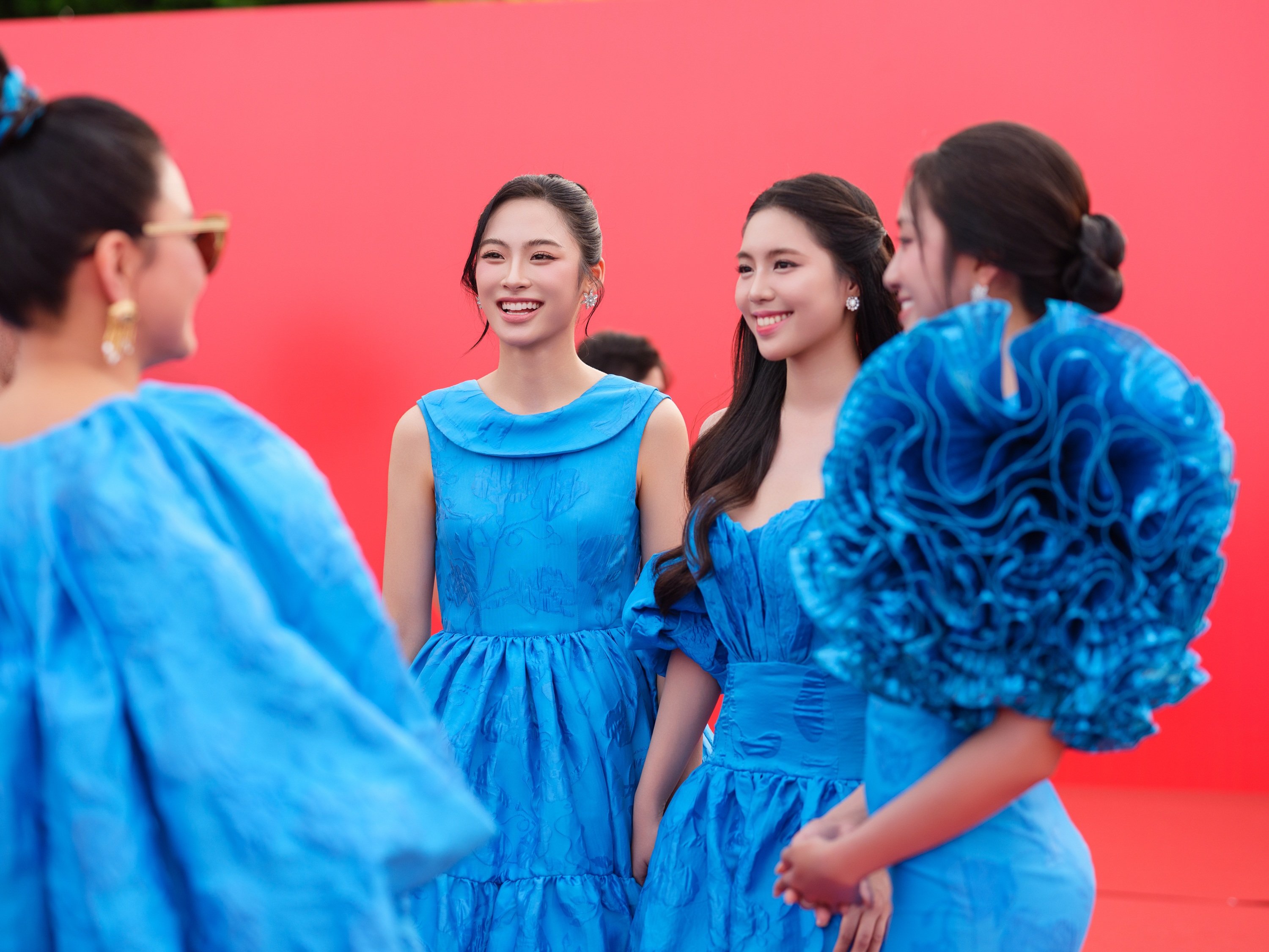 Thanh Lam và chồng bác sĩ sánh đôi dự show thời trang bên bờ sông Hàn - 13
