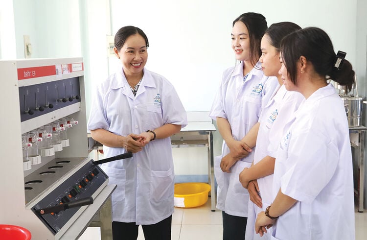 스마트하고, 응용적이고, 다학제적이고, 전문화된 대학을 건설합니다