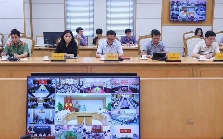 Lãnh đạo các địa phương báo cáo tình hình chuẩn bị ứng phó bão số 3 tại cuộc họp - Ảnh: VGP/MK