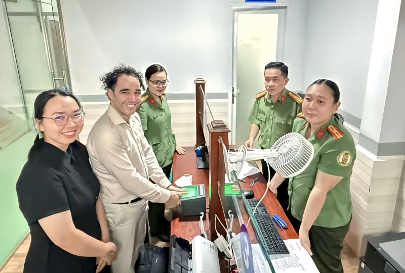 Tạo thuận lợi cho người nước ngoài sử dụng nhiều tiện ích số tại Việt Nam -0