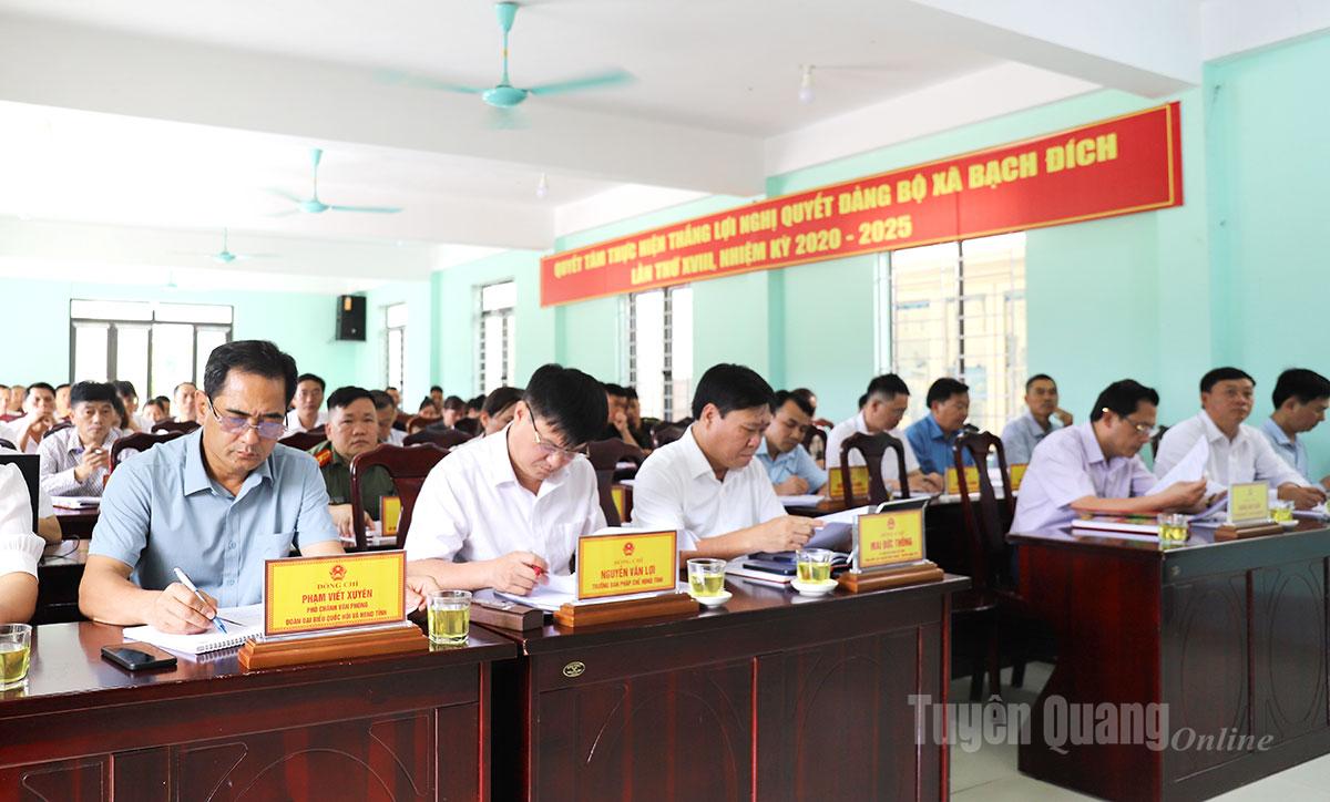 Các đại biểu dự buổi làm việc.