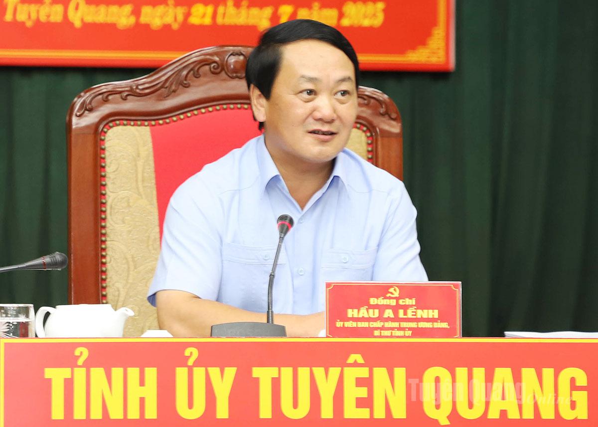 Bí thư Tỉnh ủy Hầu A Lềnh phát biểu kết luận phiên họp Thường trực Tỉnh ủy.