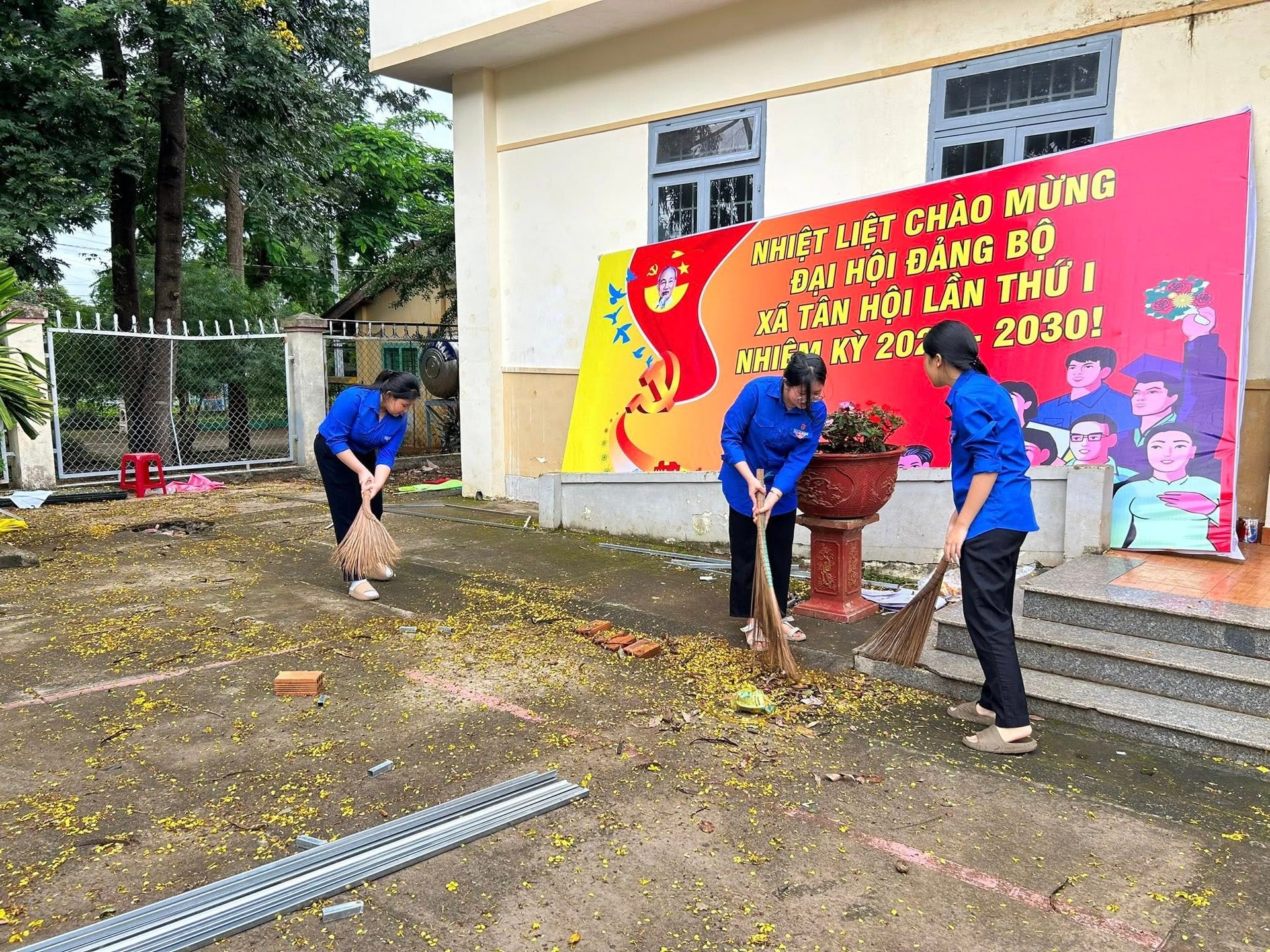 Ra quân dọn dẹp vệ sinh môi trường