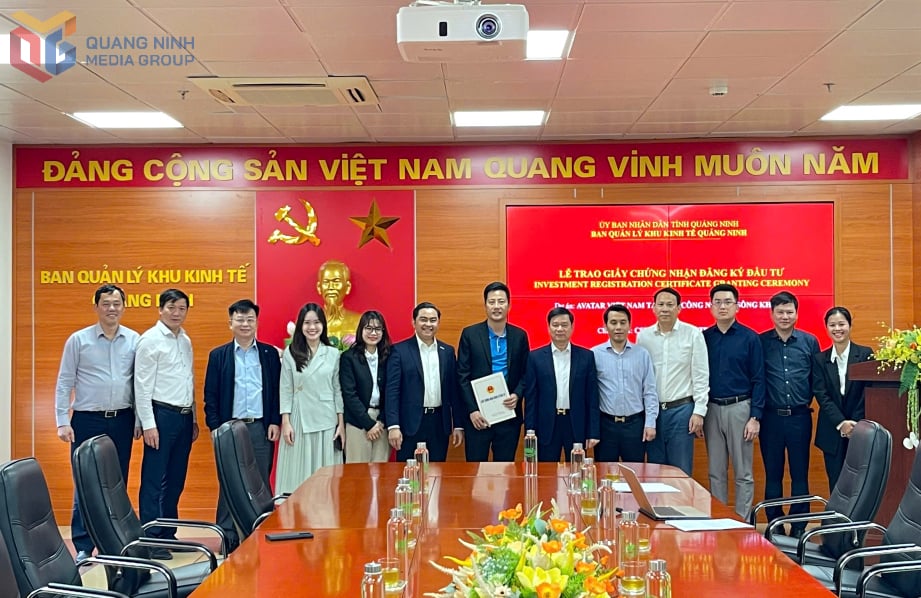 La Junta de Gestión de la Zona Económica Provincial otorgó el certificado de inversión al proyecto Avatar Vietnam en el Parque Industrial Song Khoai (marzo de 2025).