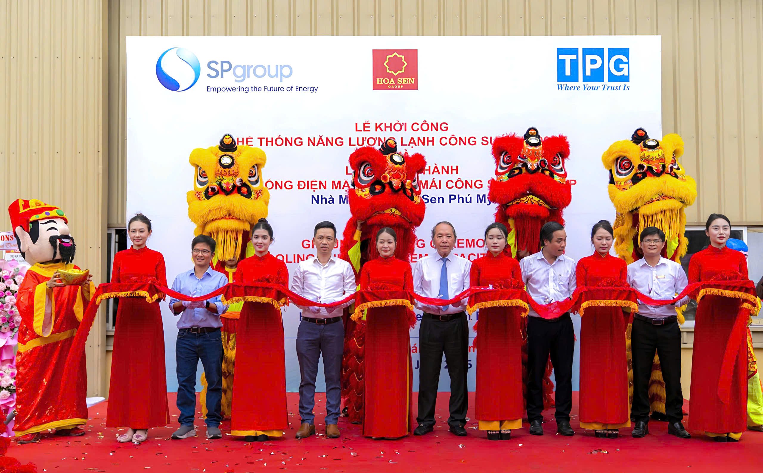 Tập đoàn Hoa Sen hợp tác với SP Group trong dự án năng lượng sạch giúp tránh phát thải hơn 14.000 tấn CO₂ mỗi năm