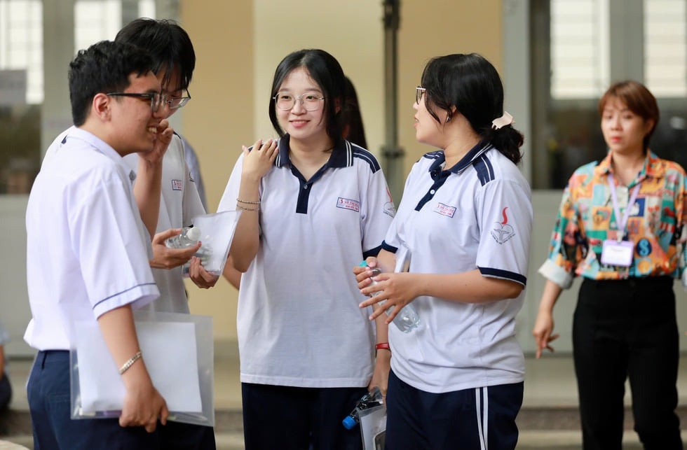 Điểm sàn, dự báo điểm chuẩn ĐH Kinh tế TP.HCM năm 2025- Ảnh 1.
