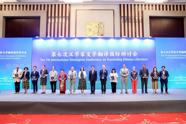 Dịch giả Nguyễn Lệ Chi nhận danh hiệu 'Người bạn của văn học Trung Quốc' - Ảnh 2.