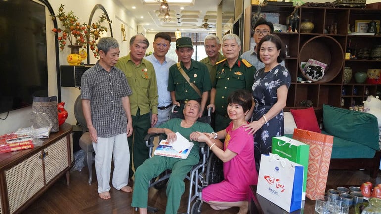 tham-tang-qua-tai-lang-huu-nghi.jpg
