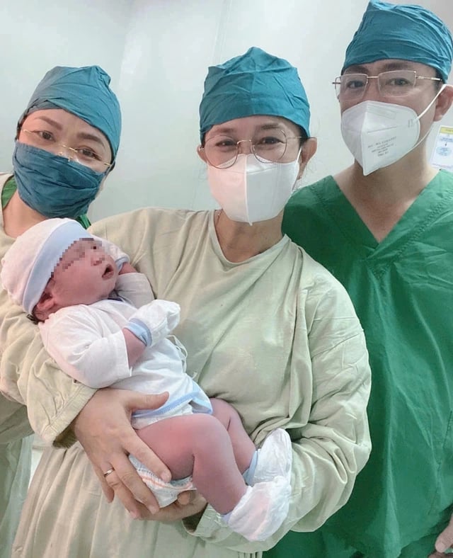 Bé trai nặng gần 6 kg chào đời an toàn tại Cà Mau- Ảnh 2.