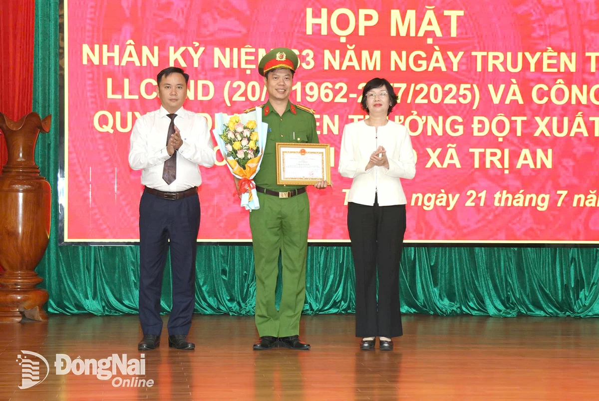 พิธีมอบรางวัล ภาพโดย: Trieu Phong