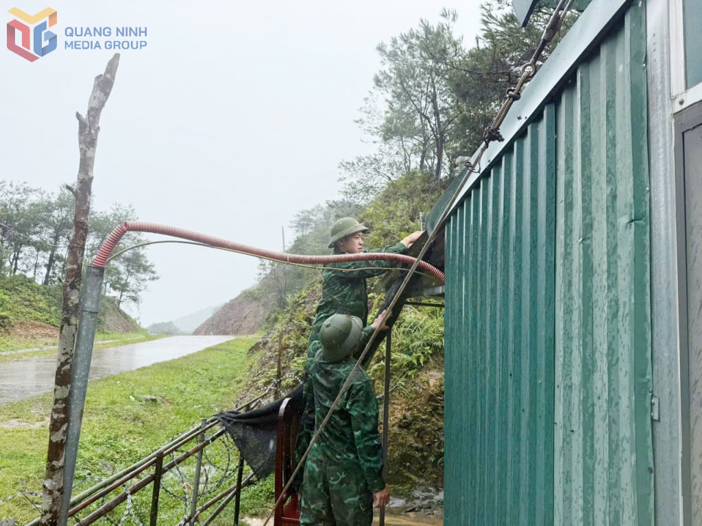 Sự đồng hành CBCS Đồn BPCK Hoành Mô giúp người dân trên địa bàn biên giới yên tâm vượt qua giông bão.