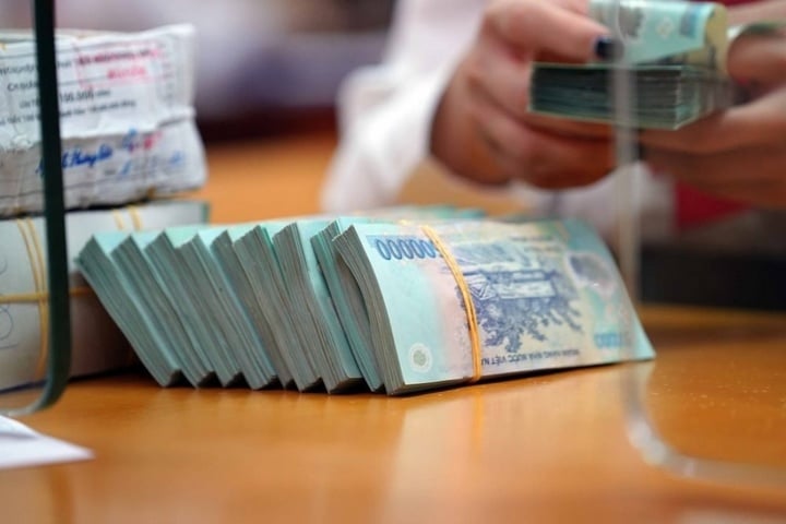 El Ministerio de Hacienda propone aumentar la deducción familiar a un máximo de 15,5 millones de dongs mensuales a partir de 2026. (Foto ilustrativa)
