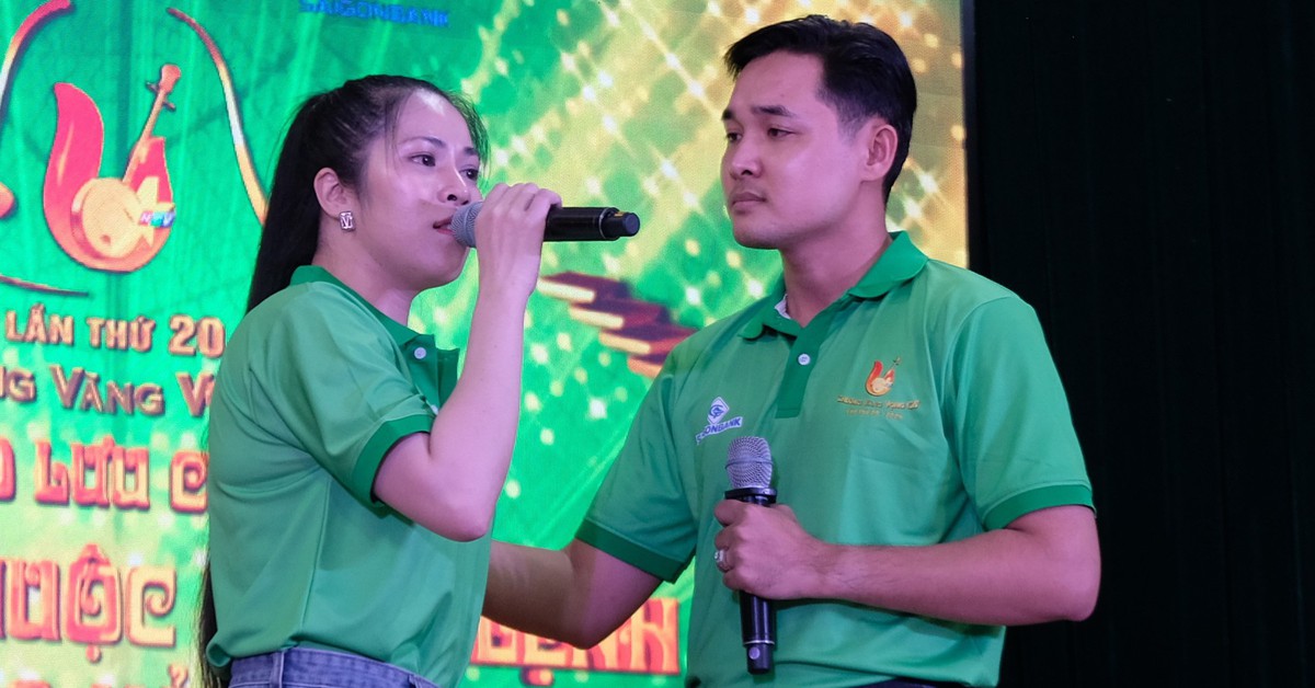 កណ្តឹងមាសនៃតន្ត្រីប្រពៃណីមកដល់ទាហានជើងទឹក។