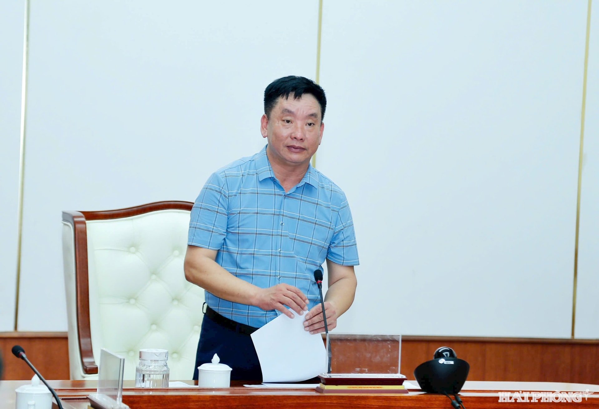 Đồng chí Trần Văn Quân, Phó Chủ tịch UBND thành phố chủ trì hội nghị