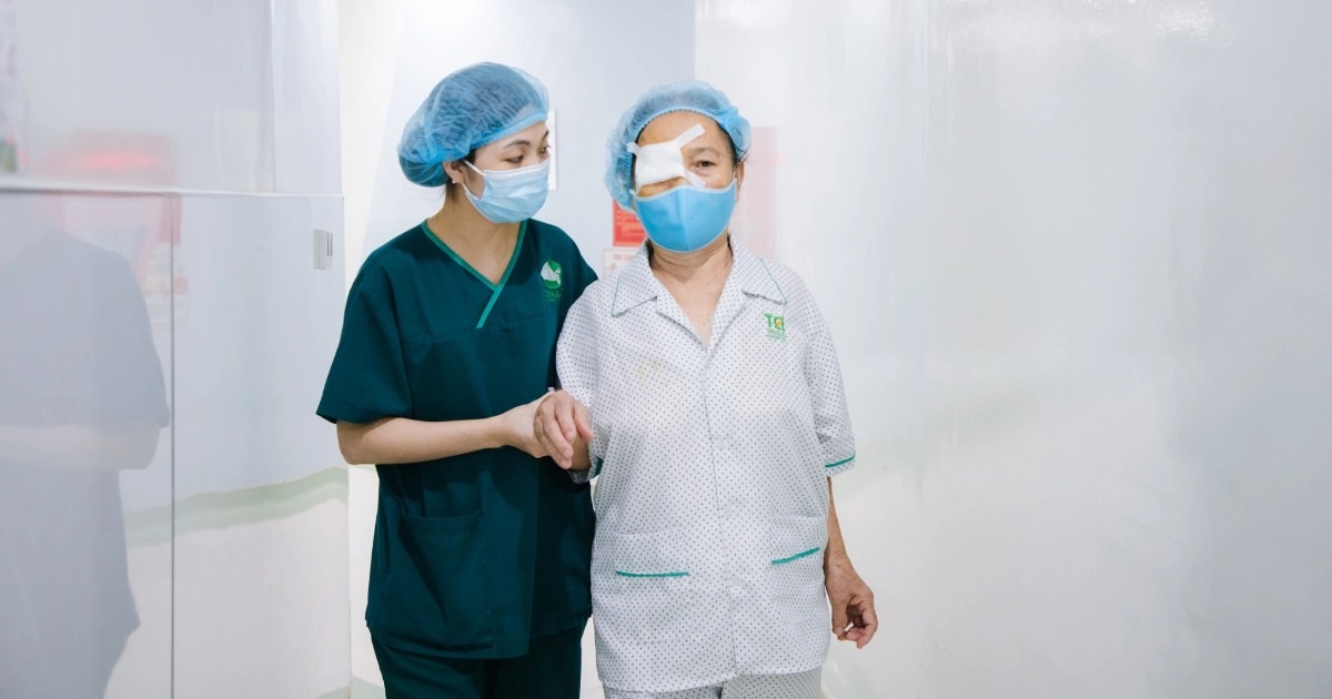 Mổ đục thủy tinh thể bằng Phaco - cứu đôi mắt người bệnh tiểu đường U80