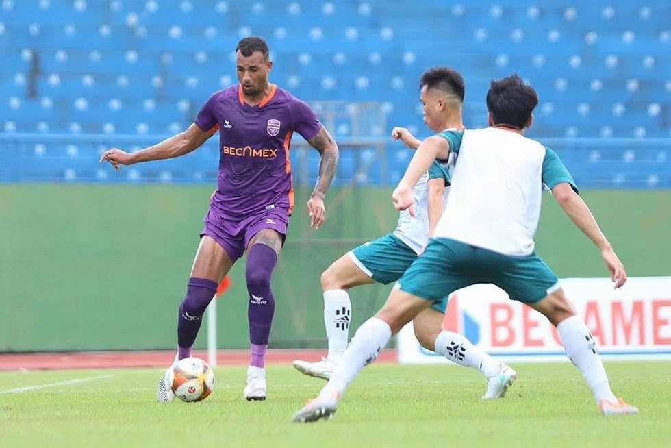 Ninh Bình FC chiêu mộ trung vệ Janclesio cao gần 2 m, hỗ trợ nhập tịch Việt Nam- Ảnh 1.