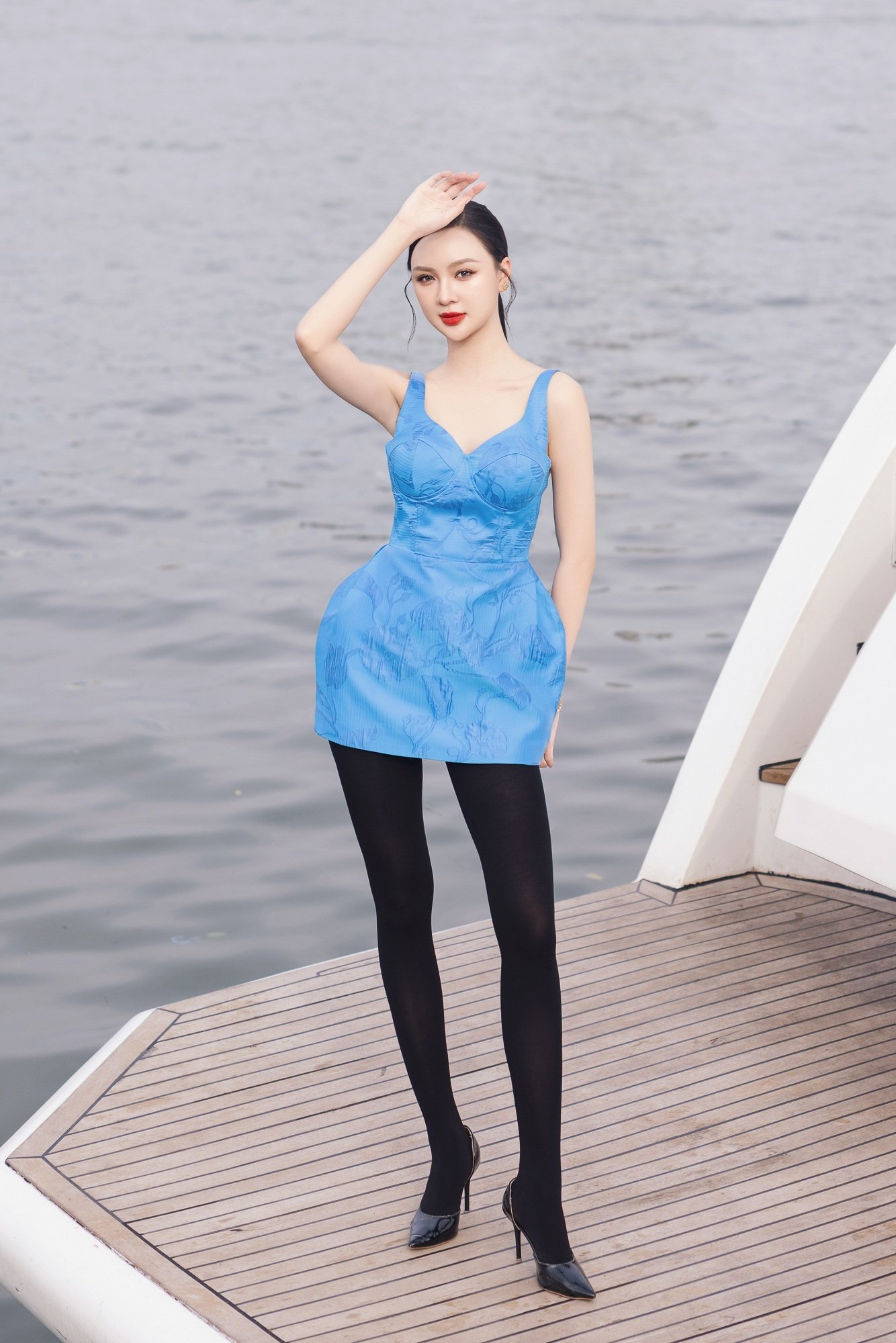 Thanh Lam và chồng bác sĩ sánh đôi dự show thời trang bên bờ sông Hàn - 15