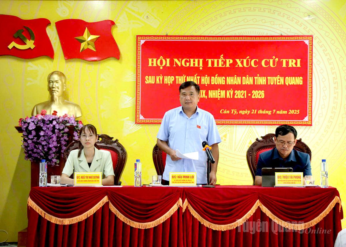 Delegation group No. 10 of the Provincial People's Council met with voters of Can Ty commune.