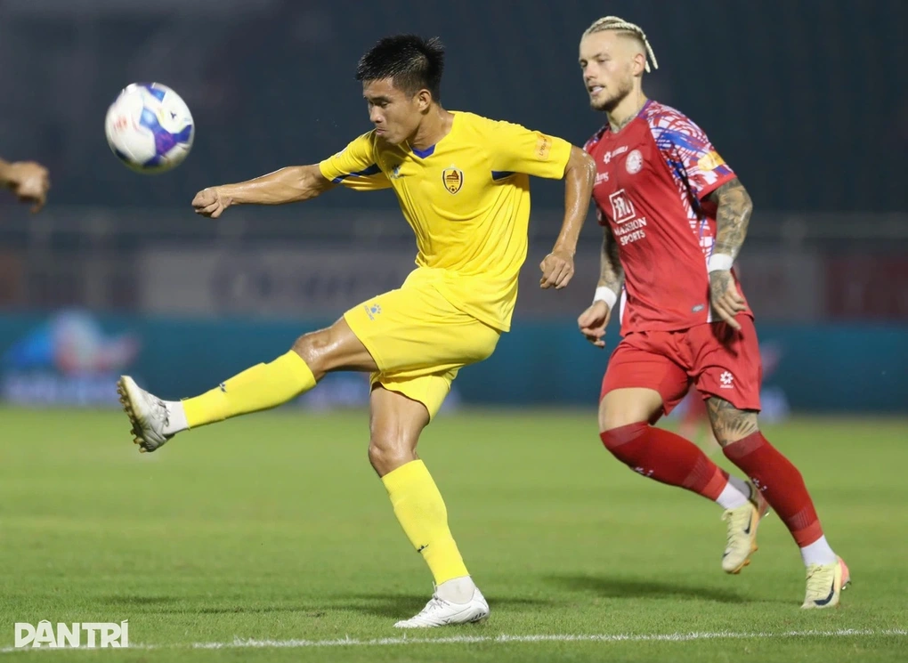 CLB Quảng Nam bỏ giải V-League, đội bóng của Công Phượng sáng cửa thay thế - 1