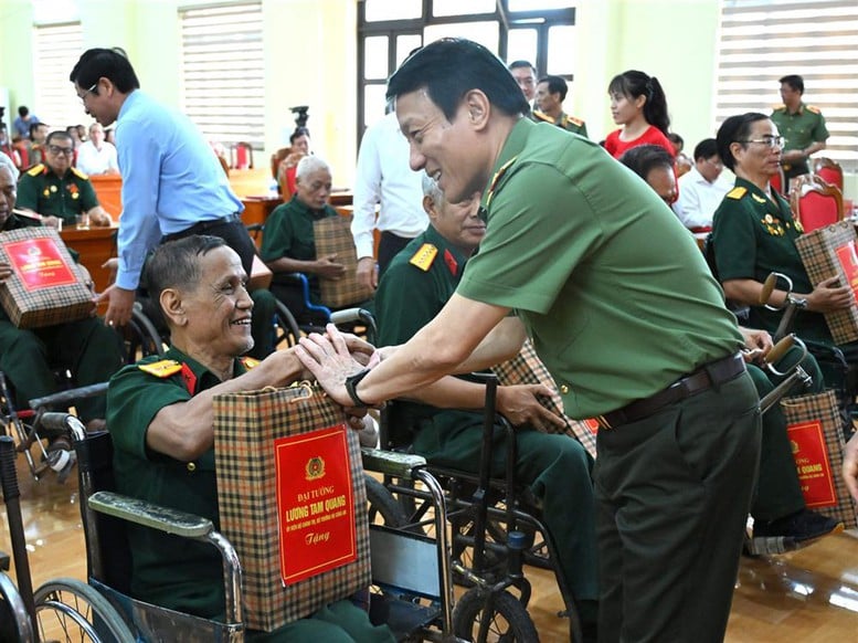 Lãnh đạo Đảng, Nhà nước quan tâm chăm lo cho người có công- Ảnh 4.