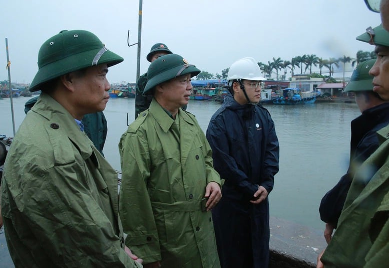 Phó Thủ tướng Trần Hồng Hà kiểm tra công tác phòng, chống bão số 3 tại Hải Phòng- Ảnh 1.