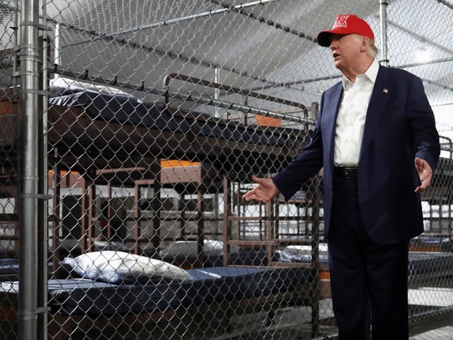 Ông Trump thăm nhà tù khét tiếng 'Cá sấu Alcatraz' - Ảnh 2.