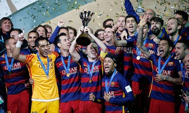 CĐV của Barcelona tỏ ra vô cùng phẫn nộ khi đội bóng xứ Catalan bị tước đi tư cách nhà vô địch.