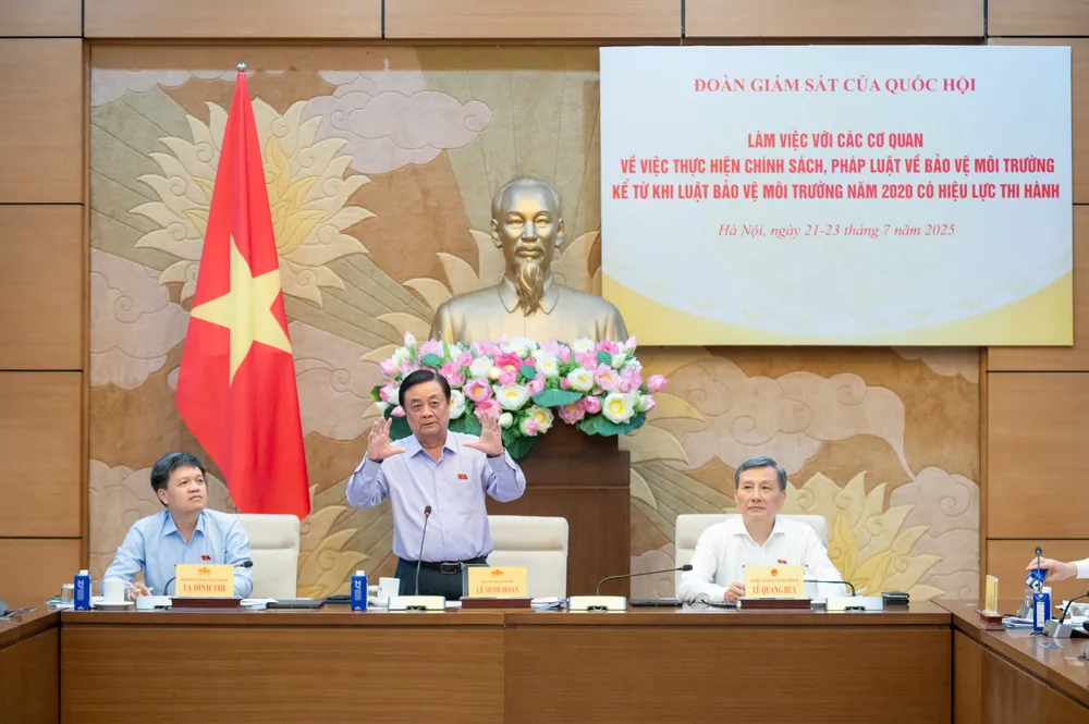 Le vice-président de l'Assemblée nationale, Le Minh Hoan, a présidé la réunion.